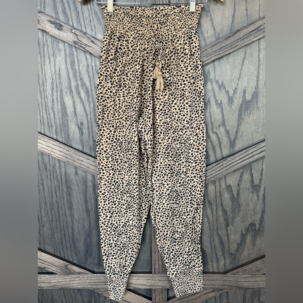 NWOT 🐆 aerie joggers / cargo pant in a Black & Tan with Tassel Tie